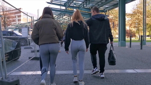 Teen lesbian in leggings yoga pussy tribbing