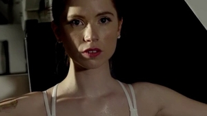 Very hot teen got nailed at the gym