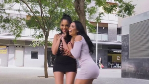 Pretty MILF really enjoys loud sex HD