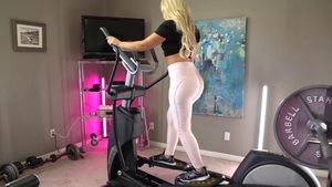 Perfect body babe Rharri Rhond pussy fuck