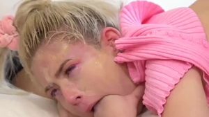 Teen Jessie Saint extreme cumshot