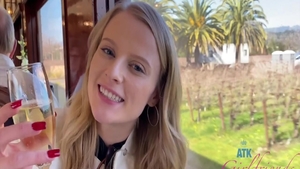 Beautiful Paris White pussy eating teasing