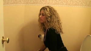 American MILF blowjobs in bath