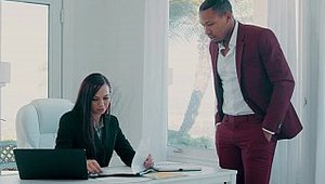 Dark X: Cougar american Aidra Fox interracial fuck